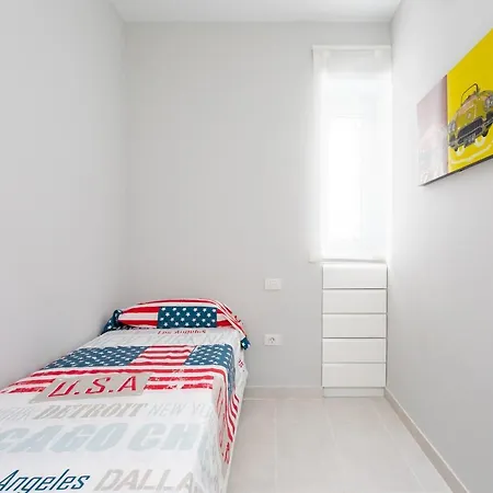 Home2book Stunning Sea Front House El Poris Dom wakacyjny